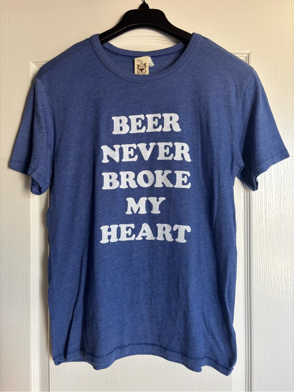 Charlie Southern - Beer Never Broke My Heart T-shirt - NEW joke women’s medium